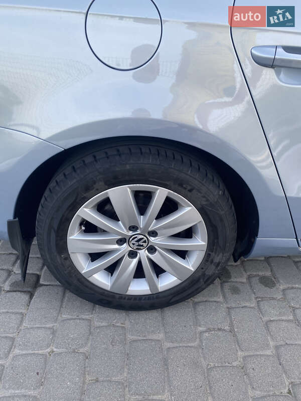 Універсал Volkswagen Passat 2011 в Львові