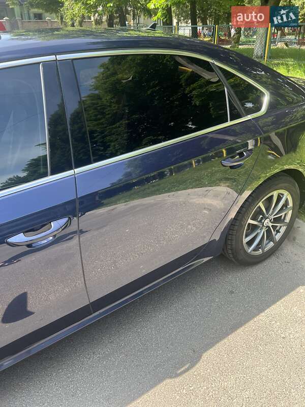 Седан Volkswagen Passat 2015 в Луцке фото 3 Седан Volkswagen Passat 2015 в Луцке