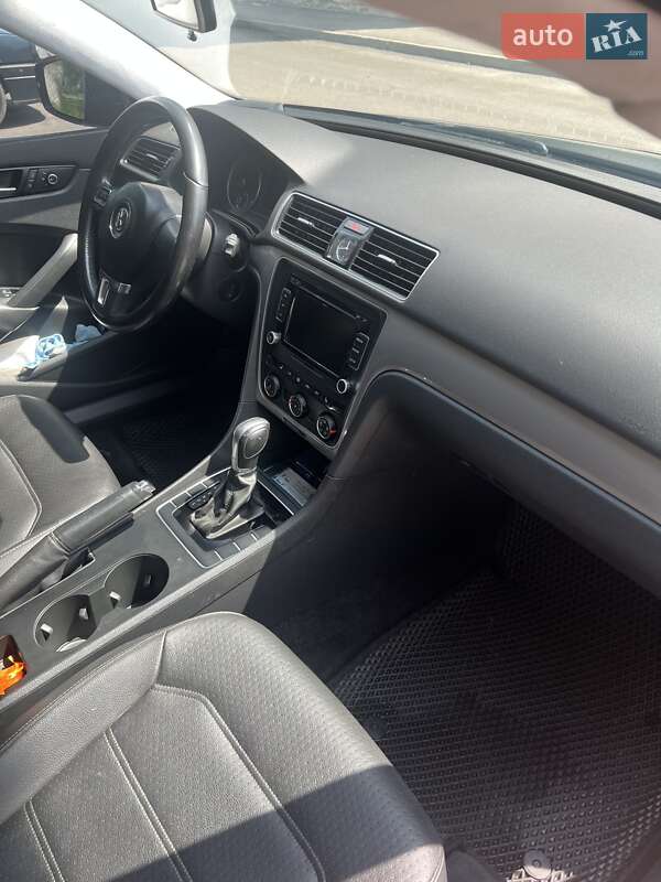 Седан Volkswagen Passat 2015 в Луцке фото 13 Седан Volkswagen Passat 2015 в Луцке