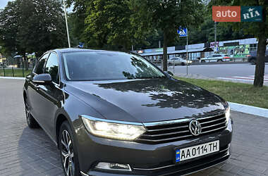 Седан Volkswagen Passat 2018 в Киеве