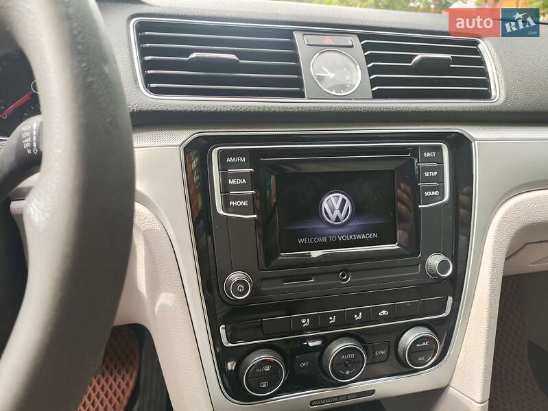 Седан Volkswagen Passat 2016 в Тернополе