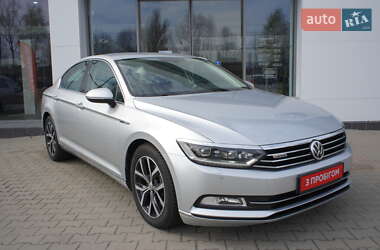 Седан Volkswagen Passat 2018 в Житомире