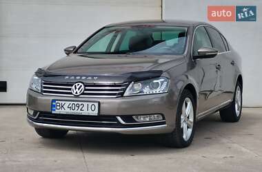 Седан Volkswagen Passat 2011 в Сарнах