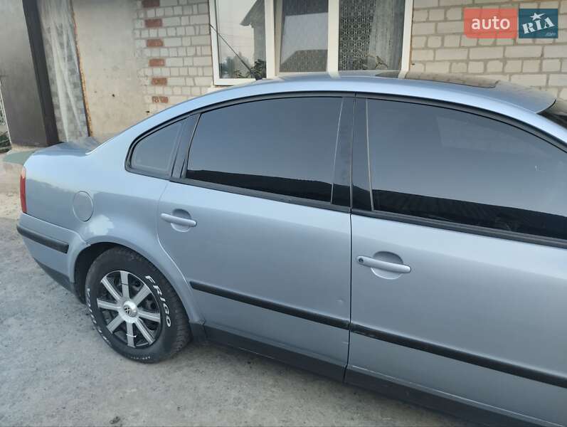 Седан Volkswagen Passat 1998 в Рожище