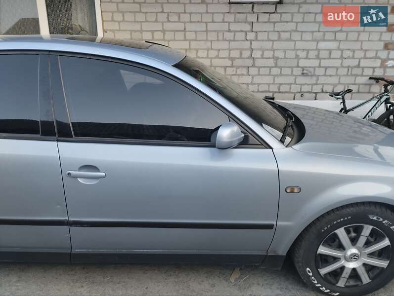 Седан Volkswagen Passat 1998 в Рожище
