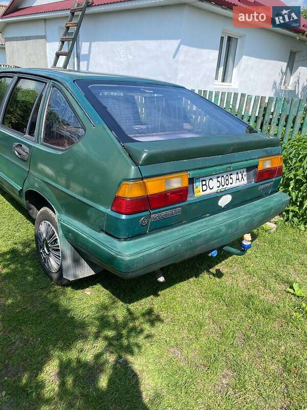 Седан Volkswagen Passat 1987 в Березному