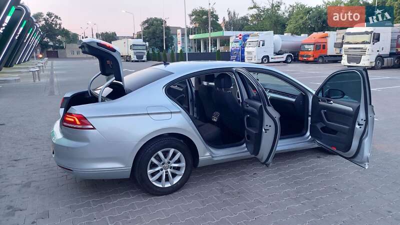 Седан Volkswagen Passat 2016 в Одесі