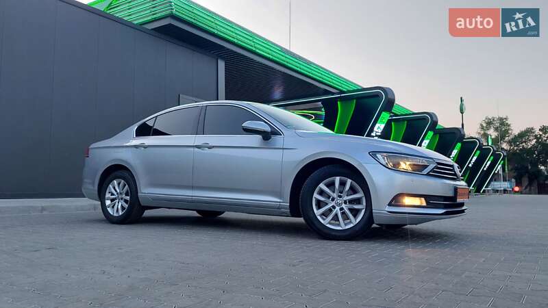 Седан Volkswagen Passat 2016 в Одесі