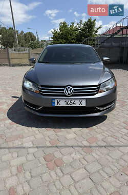 Седан Volkswagen Passat 2012 в Харкові