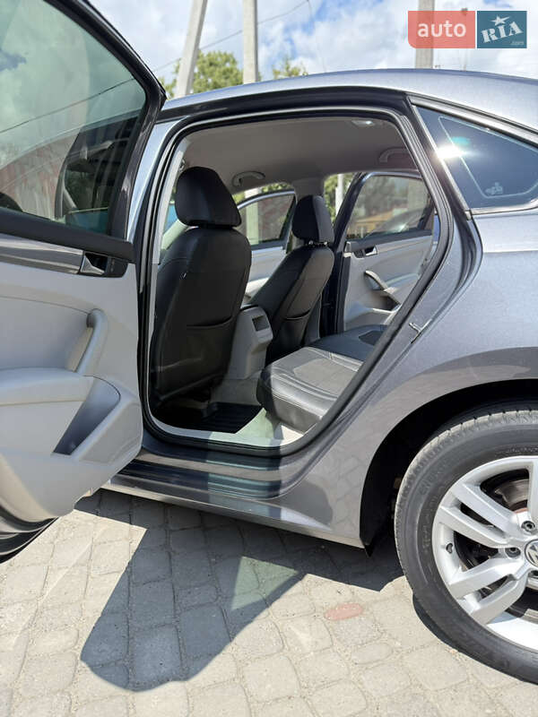 Седан Volkswagen Passat 2012 в Харькове