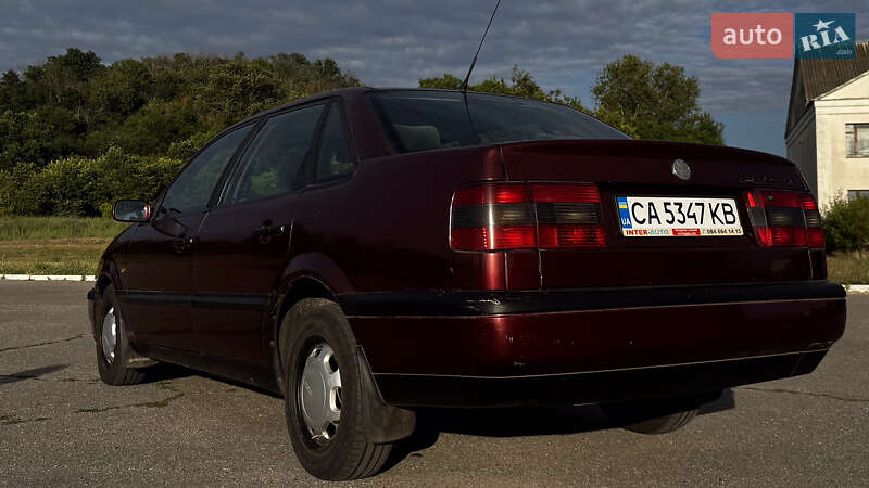 Седан Volkswagen Passat 1996 в Черкасах