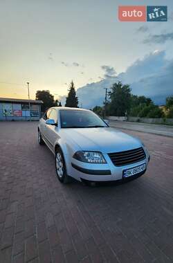 Седан Volkswagen Passat 2001 в 