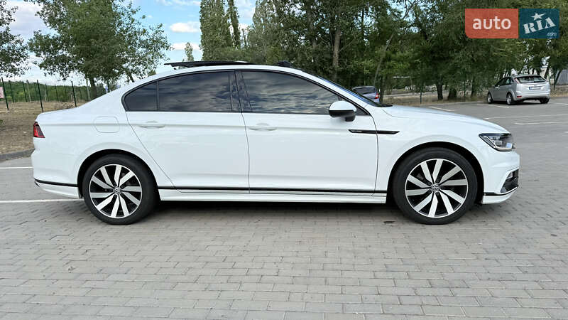 Седан Volkswagen Passat 2016 в Києві
