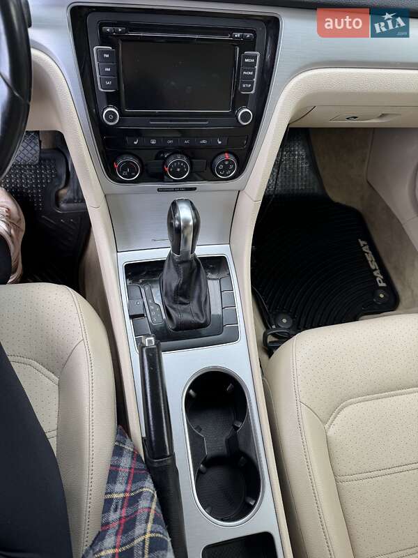 Седан Volkswagen Passat 2012 в Чернігові