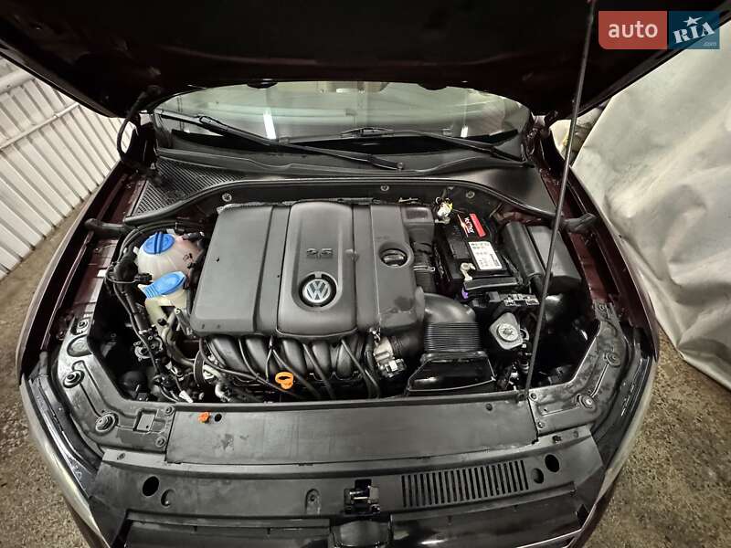 Седан Volkswagen Passat 2012 в Чернігові