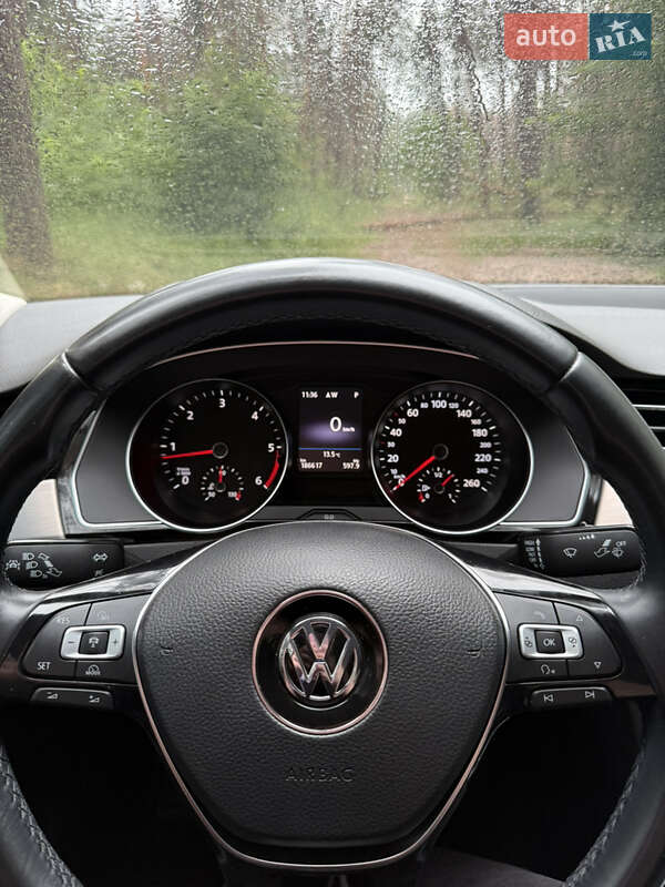 Седан Volkswagen Passat 2017 в Богодухове