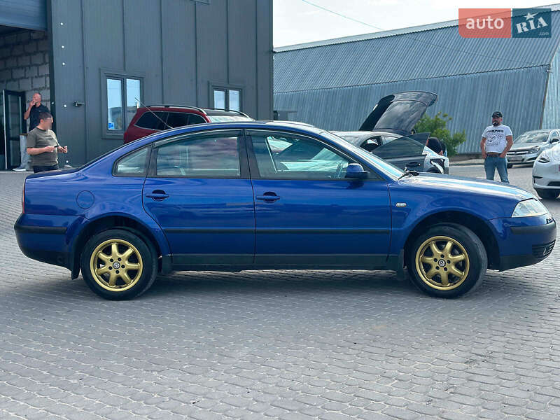 Седан Volkswagen Passat 2002 в Львове
