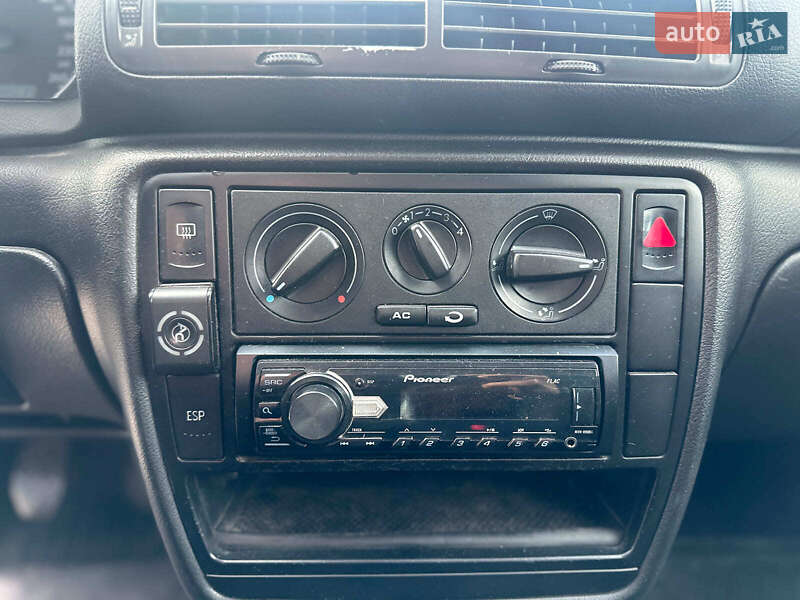 Седан Volkswagen Passat 2002 в Львове