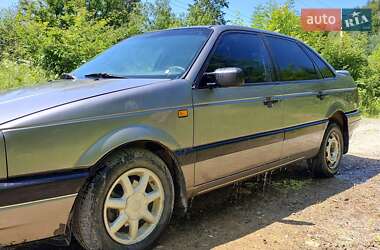 Седан Volkswagen Passat 1992 в 