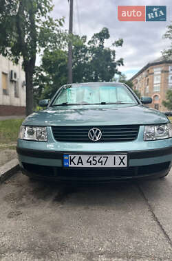 Седан Volkswagen Passat 1998 в Киеве
