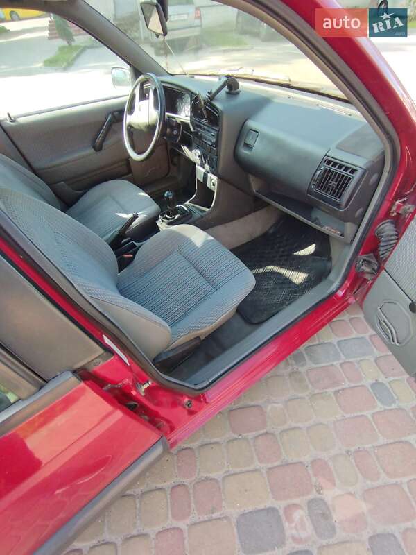 Седан Volkswagen Passat 1991 в Львові