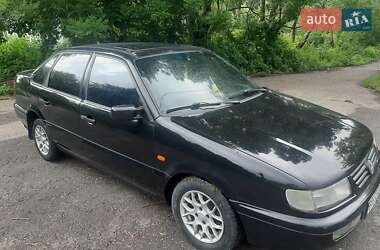 Седан Volkswagen Passat 1994 в Остроге
