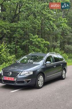 Універсал Volkswagen Passat 2010 в Луцьку