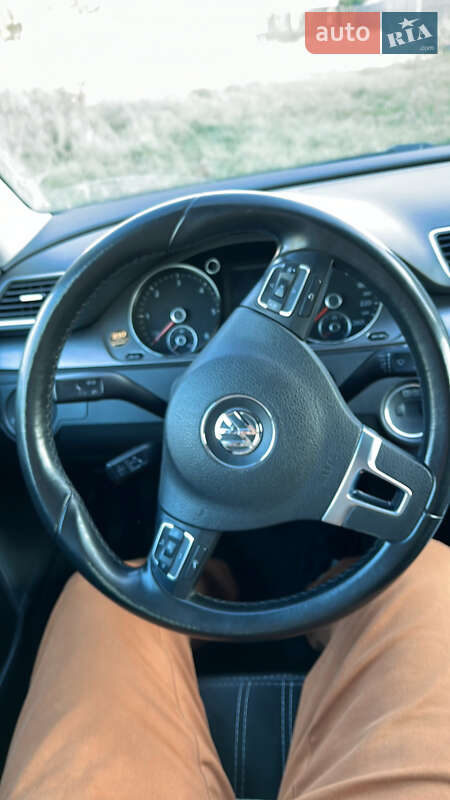 Универсал Volkswagen Passat 2012 в Житомире