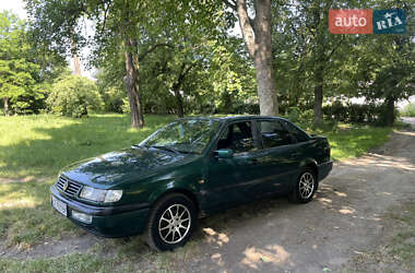 Седан Volkswagen Passat 1996 в Черновцах