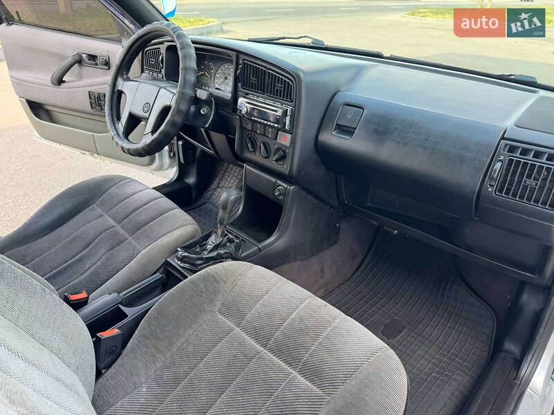 Седан Volkswagen Passat 1989 в Харкові