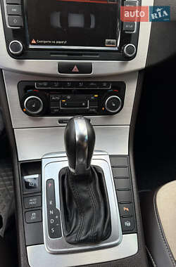 Седан Volkswagen Passat 2011 в 