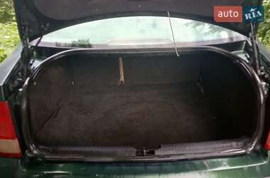Седан Volkswagen Passat 1999 в 