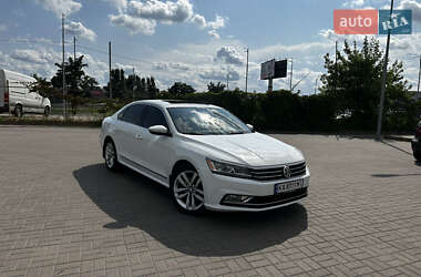 Седан Volkswagen Passat 2016 в Киеве