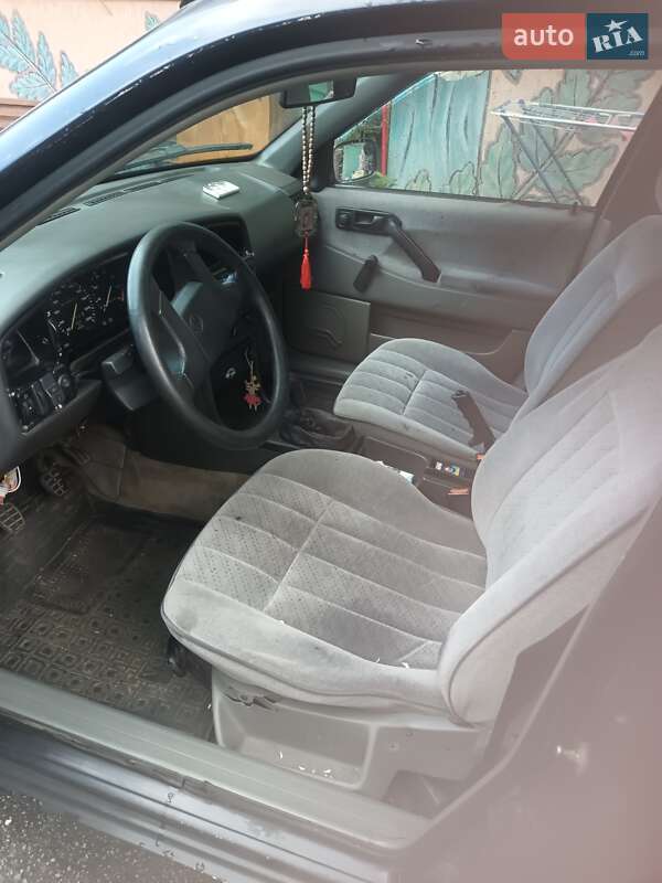 Универсал Volkswagen Passat 1991 в Киеве