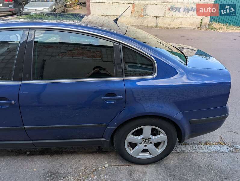 Седан Volkswagen Passat 2002 в Житомире