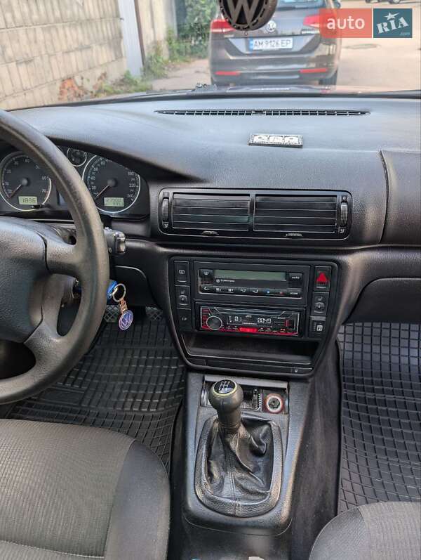 Седан Volkswagen Passat 2002 в Житомире