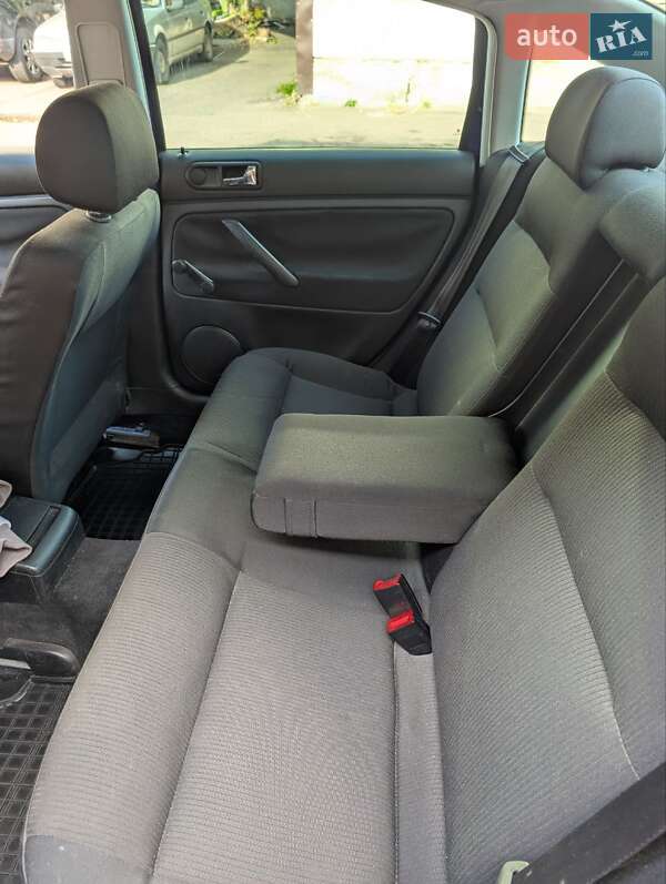 Седан Volkswagen Passat 2002 в Житомире