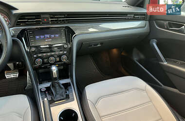 Седан Volkswagen Passat 2022 в 