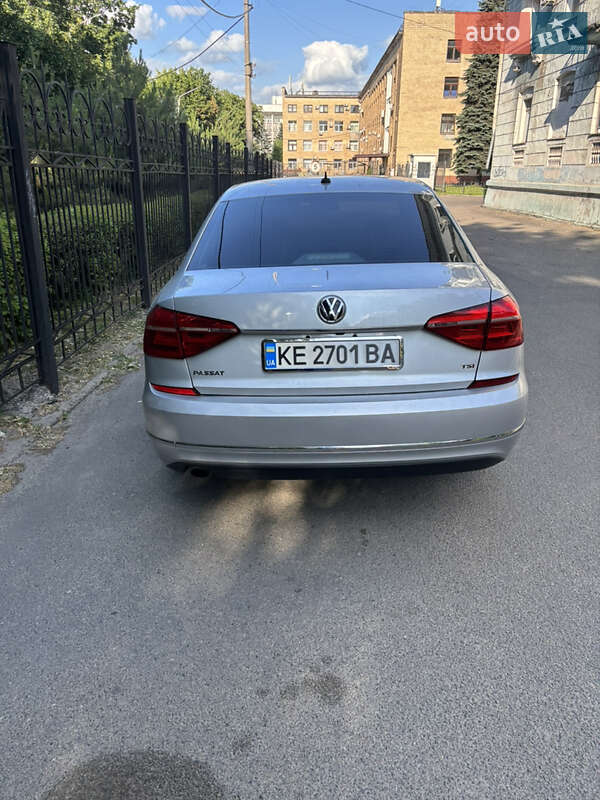 Седан Volkswagen Passat 2015 в Днепре