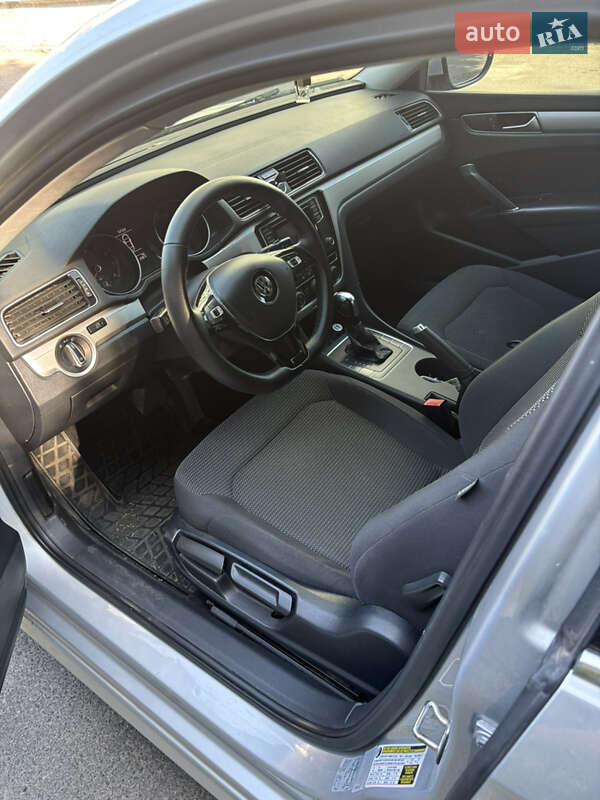 Седан Volkswagen Passat 2015 в Днепре