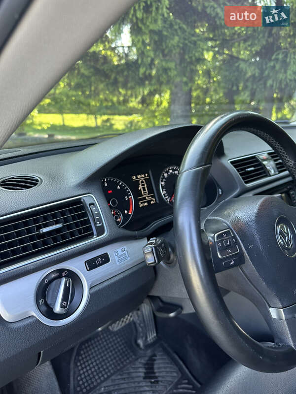 Седан Volkswagen Passat 2013 в Дубні