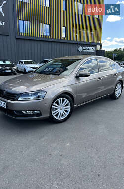 Седан Volkswagen Passat 2010 в Киеве