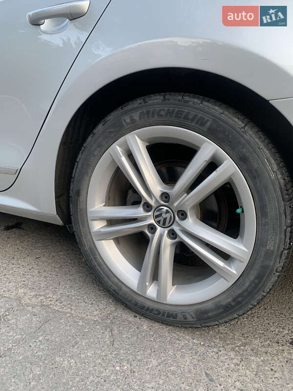 Седан Volkswagen Passat 2015 в Тернополе