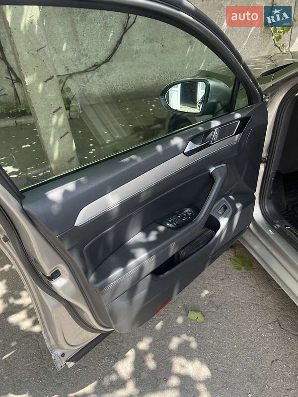 Універсал Volkswagen Passat 2015 в Черкасах