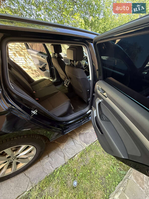 Універсал Volkswagen Passat 2019 в Чернівцях