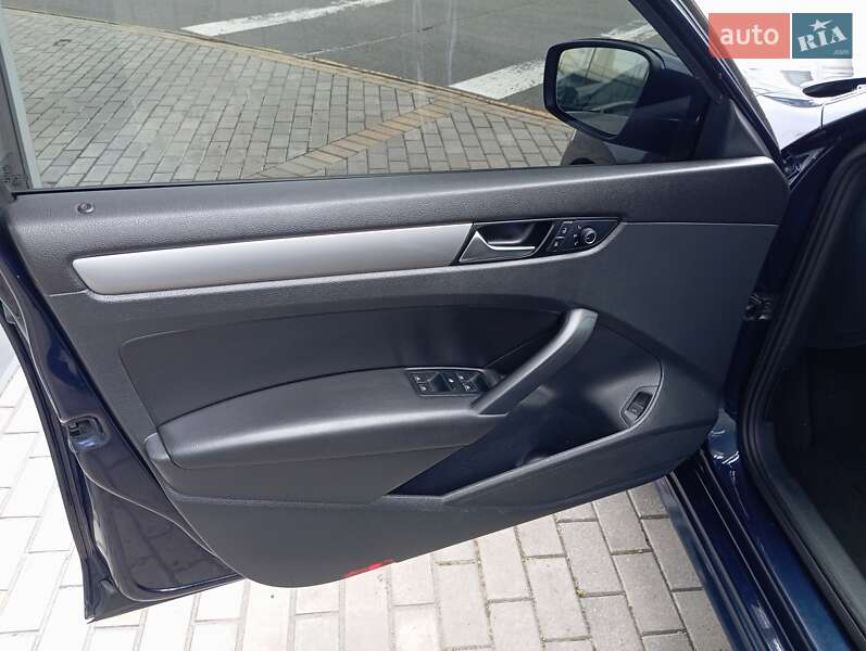 Седан Volkswagen Passat 2014 в Києві