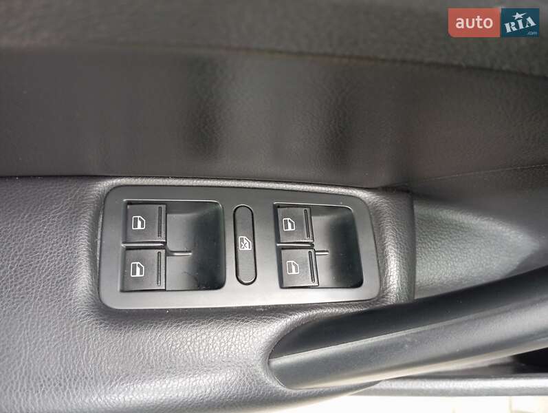 Седан Volkswagen Passat 2014 в Києві