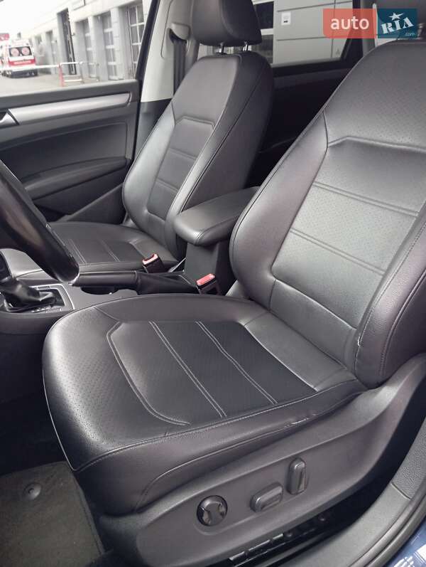 Седан Volkswagen Passat 2014 в Києві