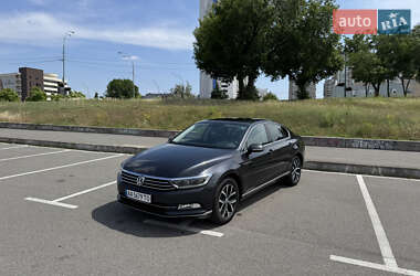 Седан Volkswagen Passat 2018 в Киеве
