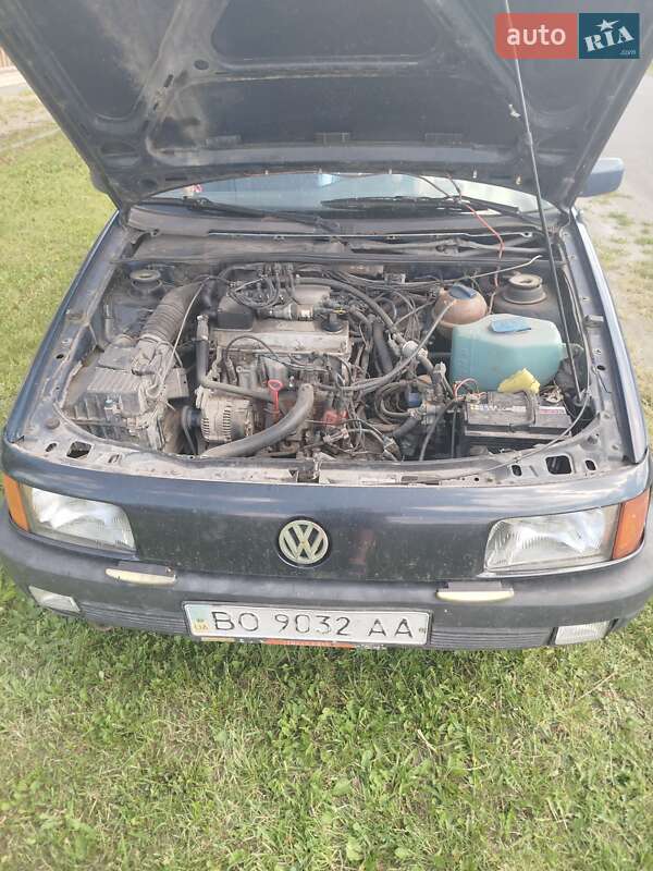 Универсал Volkswagen Passat 1992 в 